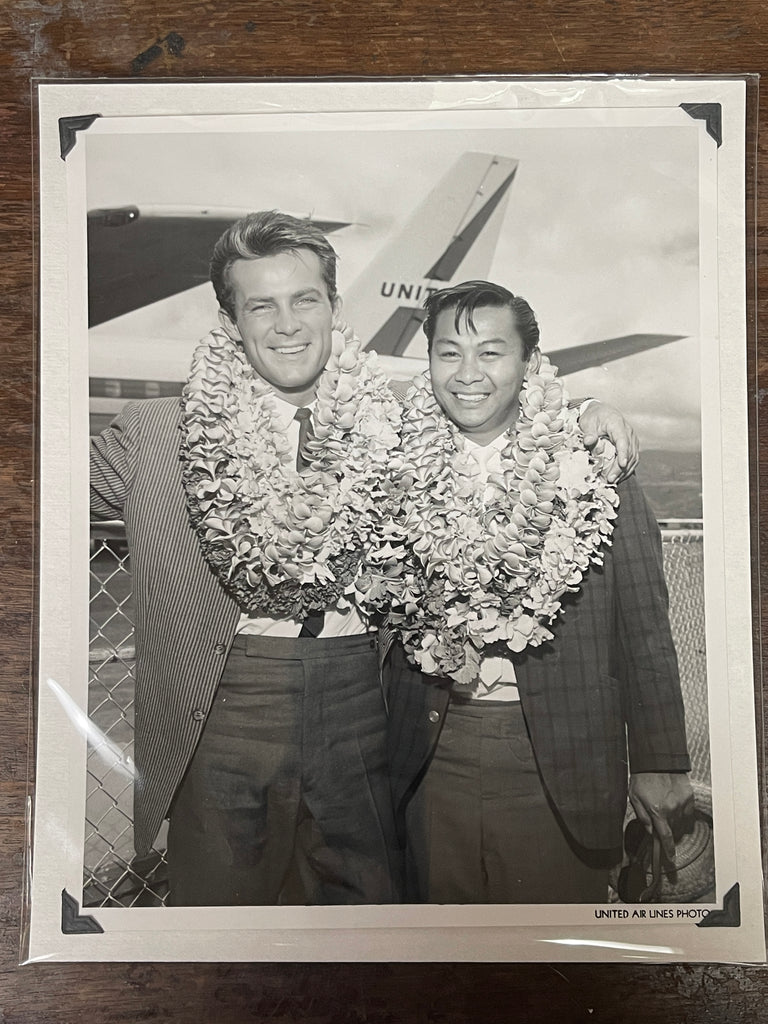 Vintage 1960 Promo Photograph United Airlines With Hawaiian Eye Stars Robert Conrad & Poncie Ponce