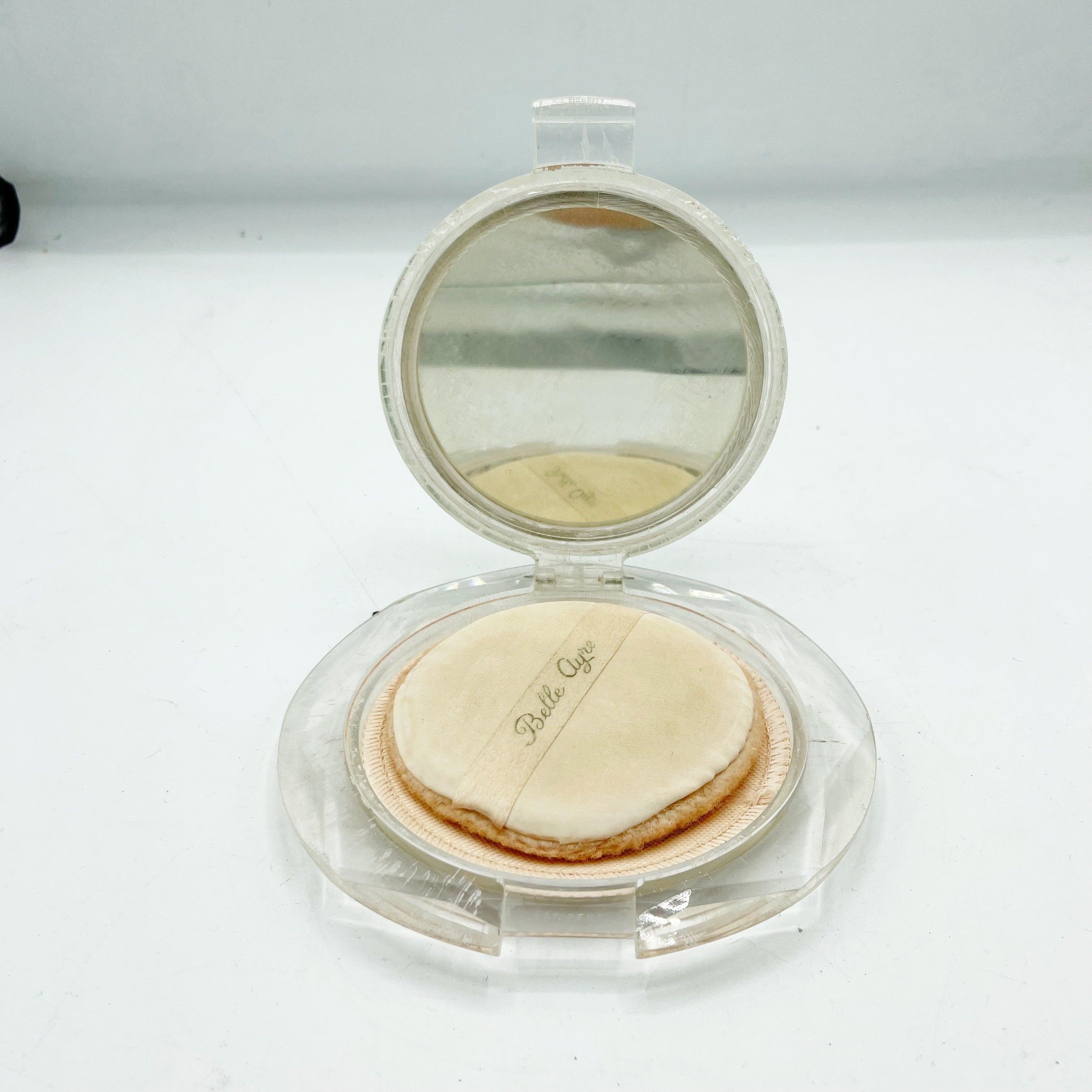 Vintage 1940’s Flapjack Lucite Compact.