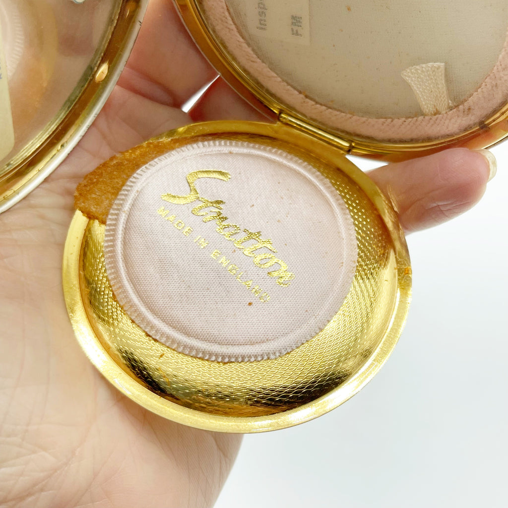 Vintage Stratton England Ducks Circular Compact