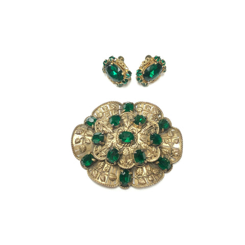 Available is a vintage 3D Rhinestone Heart & Flower Brooch. This brooch is in good pre owned vintage condition. Though there is no makers mark, this piece appears to be Czech and is most likely from the 1930’s. Clasp still closes securely and there are no missing or dead stones, however one stone does appear to have been replaced at some point in time (noted in the photos). This brooch measures to be approximately 2.25” x 2.5