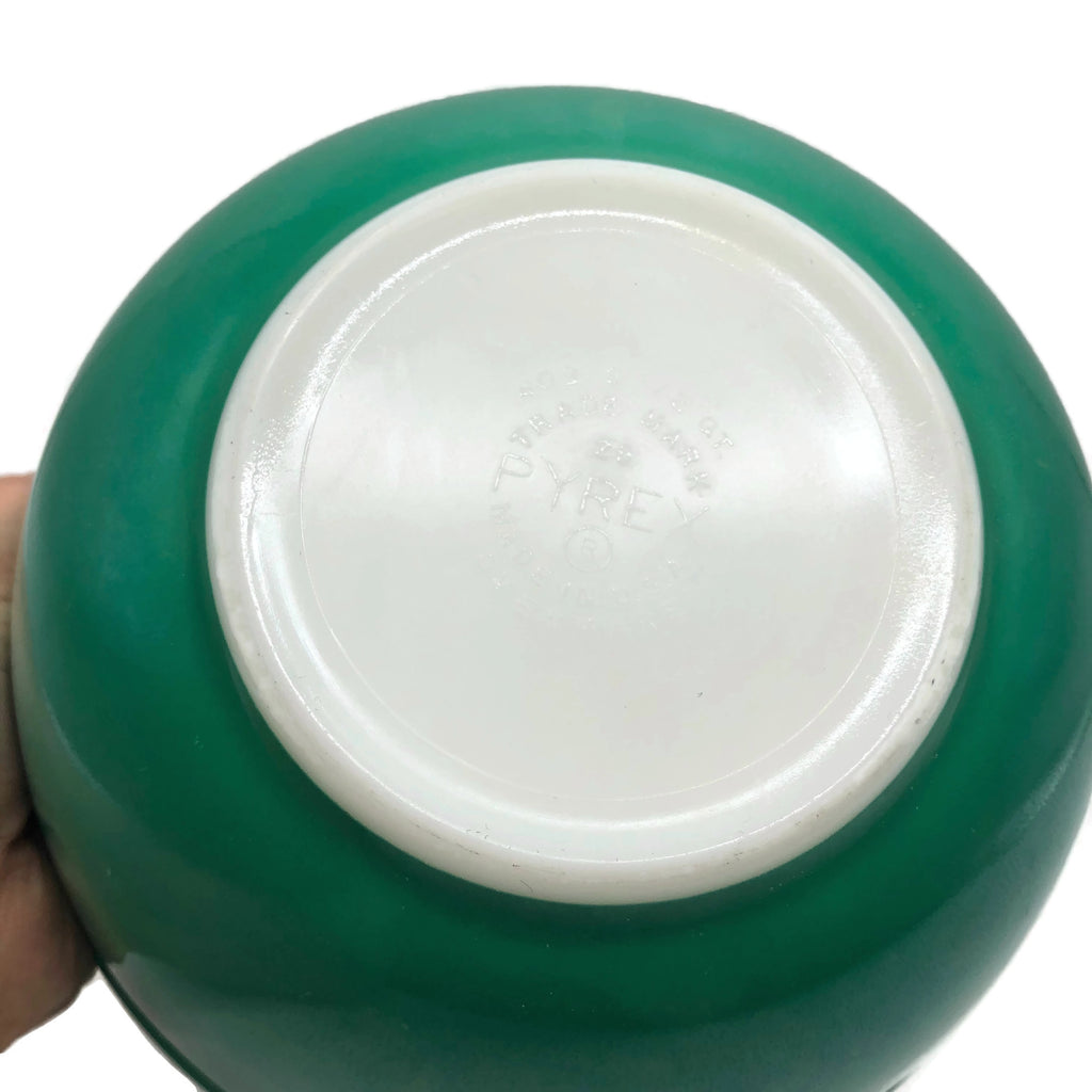 Vintage 4 Piece Pyrex Nesting Bowl Set