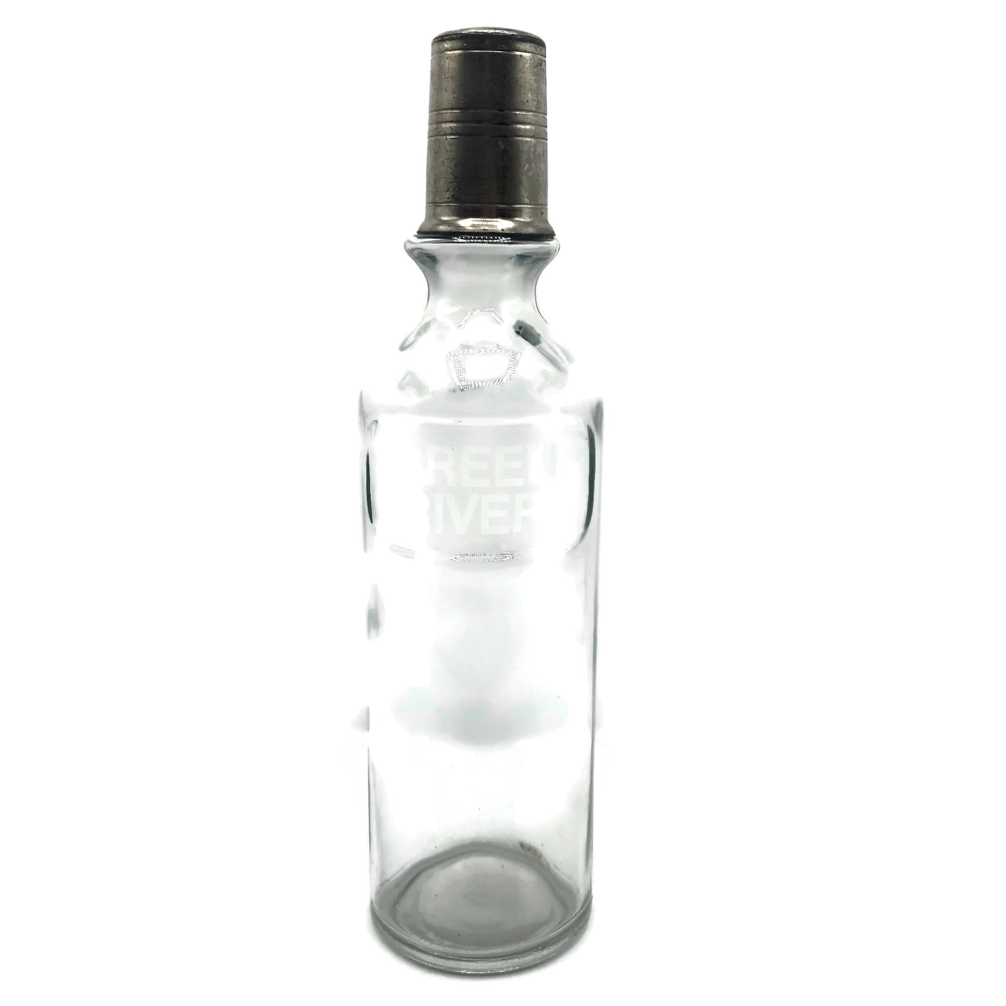 Available is a vintage Green River Soda Fountain Syrup Bottle.