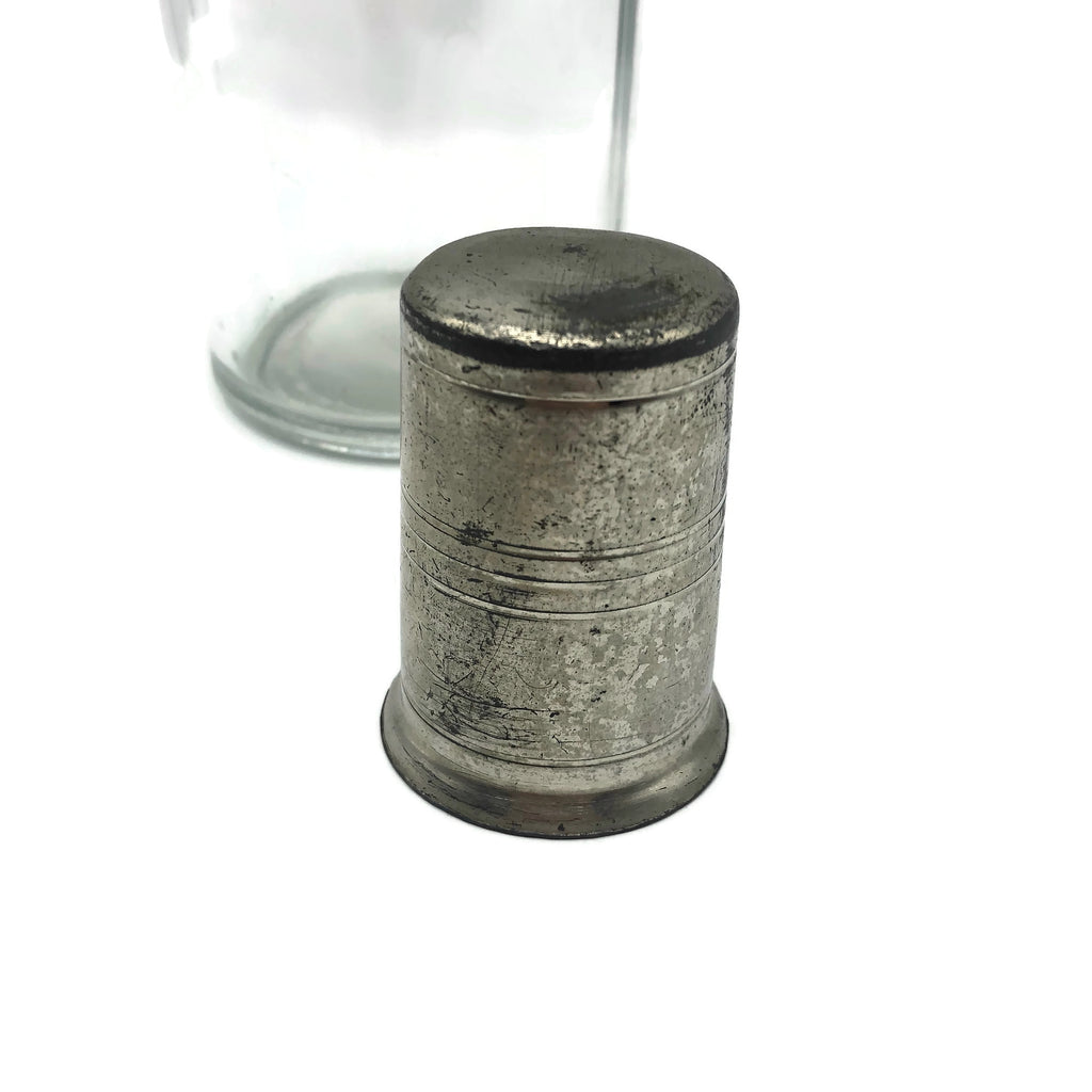 Available is a vintage Green River Soda Fountain Syrup Bottle.