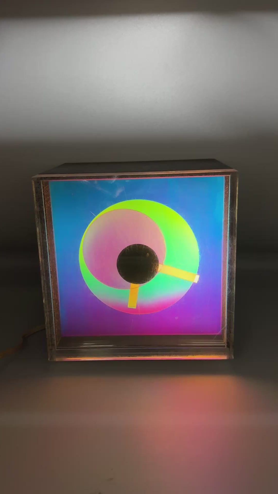 Vintage Kirsch Hamilton Prisma Color Changing Clock 1976
