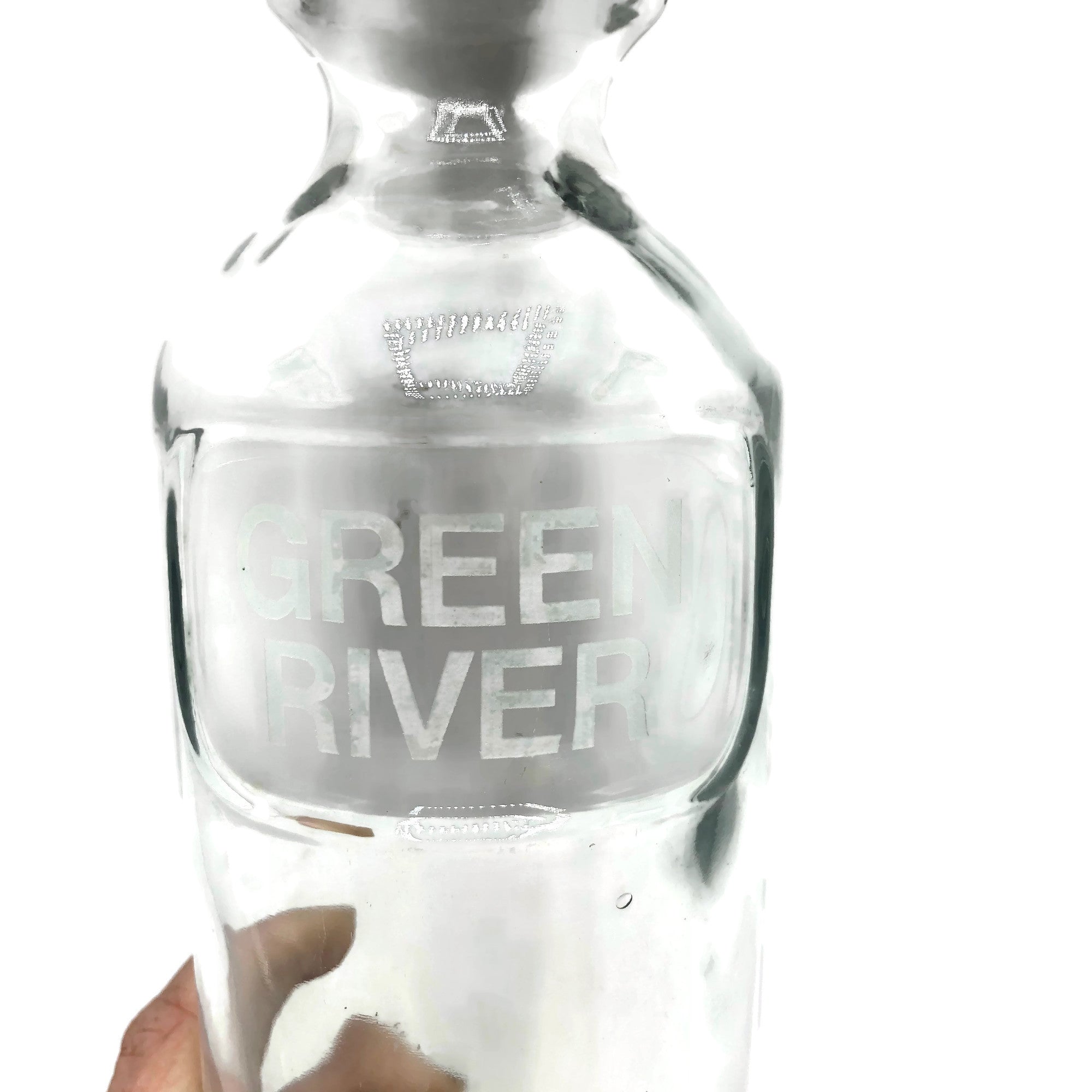 Available is a vintage Green River Soda Fountain Syrup Bottle.