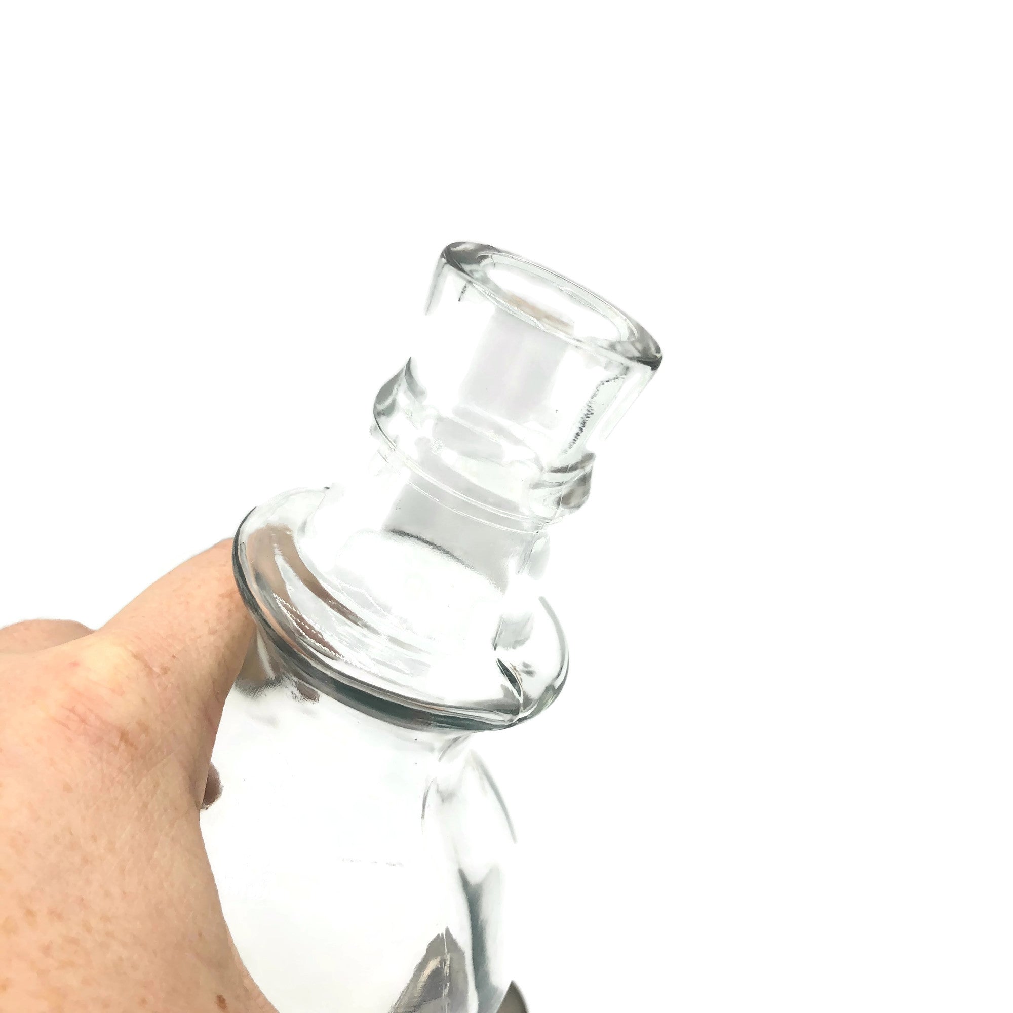 Available is a vintage Green River Soda Fountain Syrup Bottle.
