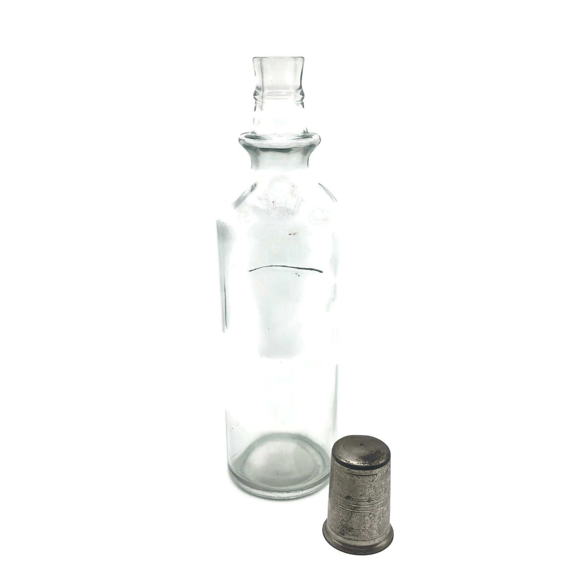 Available is a vintage Green River Soda Fountain Syrup Bottle.