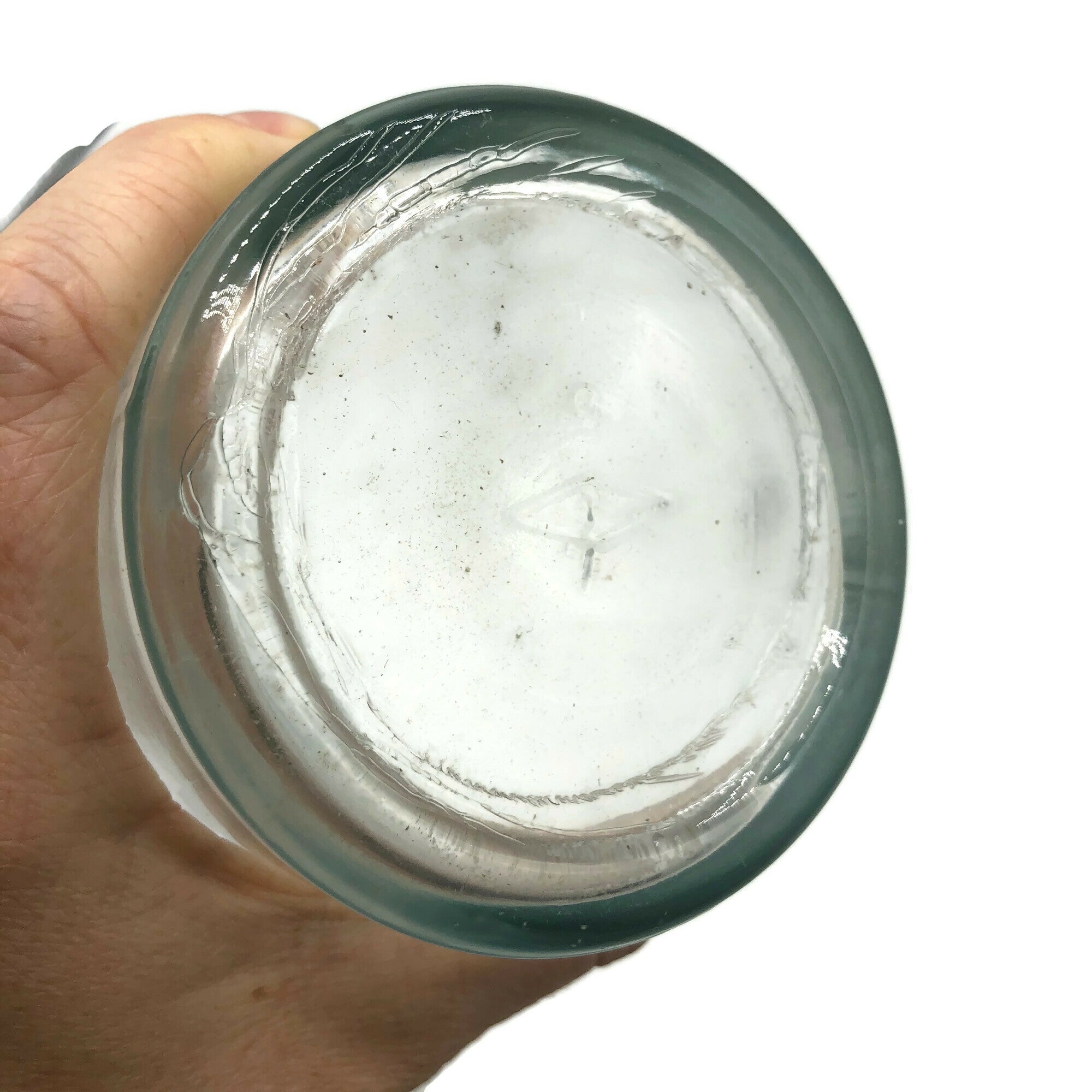 Available is a vintage Green River Soda Fountain Syrup Bottle.